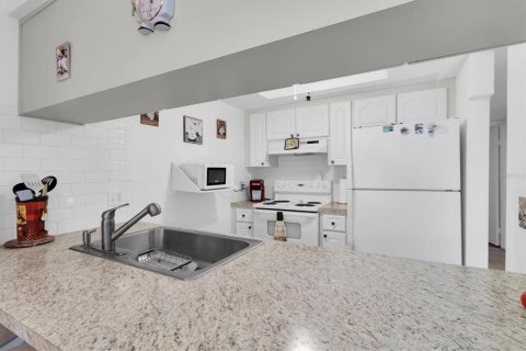 Condo in New Port Richey, Florida, 2 bedrooms  № 1125493 - photo 10