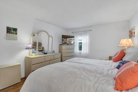 Condo in New Port Richey, Florida, 2 bedrooms  № 1125493 - photo 15