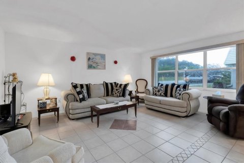 Condo in New Port Richey, Florida, 2 bedrooms  № 1125493 - photo 5