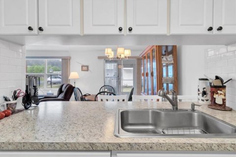 Condo in New Port Richey, Florida, 2 bedrooms  № 1125493 - photo 12