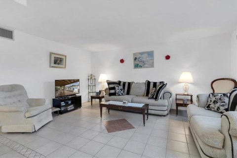 Condo in New Port Richey, Florida, 2 bedrooms  № 1125493 - photo 6