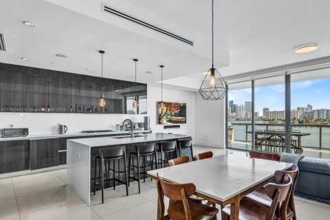 Condominio en venta en Aventura, Florida, 3 dormitorios, 241.45 m2 № 1981786 - foto 7