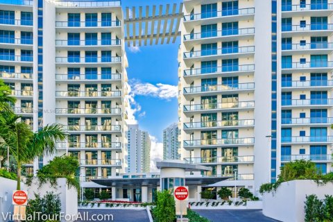 Condominio en venta en Aventura, Florida, 3 dormitorios, 241.45 m2 № 1981786 - foto 2