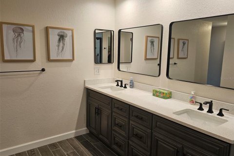 House in Bradenton, Florida 2 bedrooms, 146.14 sq.m. № 2214434 - photo 25