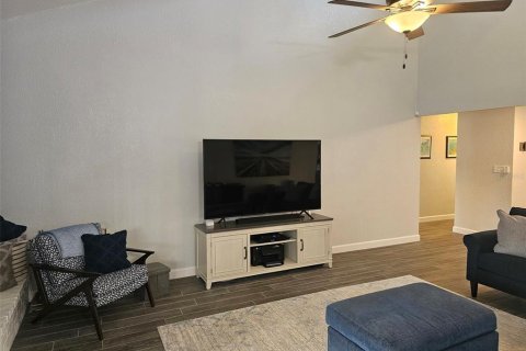 House in Bradenton, Florida 2 bedrooms, 146.14 sq.m. № 2214434 - photo 8