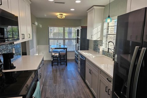House in Bradenton, Florida 2 bedrooms, 146.14 sq.m. № 2214434 - photo 11