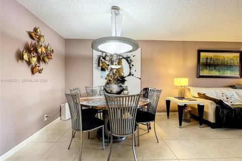 Condo in Delray Beach, Florida, 2 bedrooms  № 2007150 - photo 8