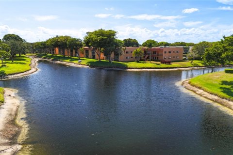 Condo in Delray Beach, Florida, 2 bedrooms  № 2007150 - photo 3