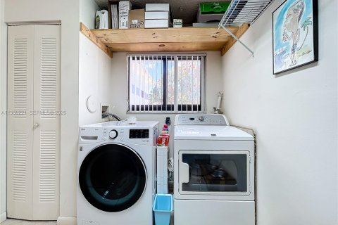 Condo in Delray Beach, Florida, 2 bedrooms  № 2007150 - photo 19