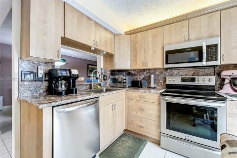 Condo in Delray Beach, Florida, 2 bedrooms  № 2007150 - photo 14