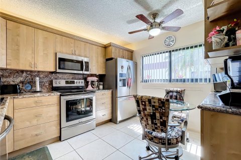 Condo in Delray Beach, Florida, 2 bedrooms  № 2007150 - photo 16