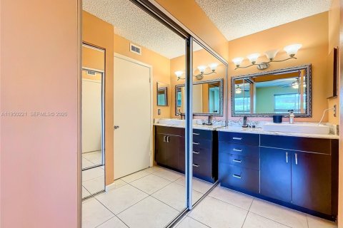 Condo in Delray Beach, Florida, 2 bedrooms  № 2007150 - photo 6