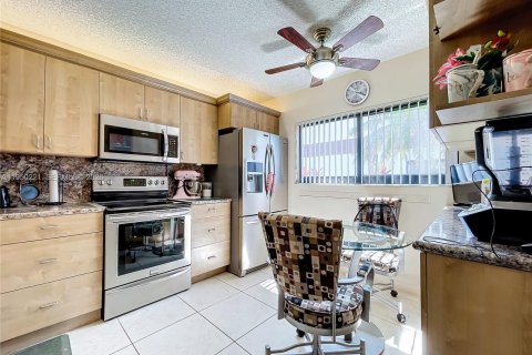 Condo in Delray Beach, Florida, 2 bedrooms  № 2007150 - photo 17