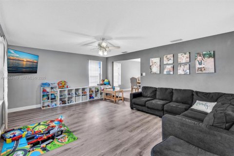 Villa ou maison à vendre à Davie, Floride: 4 chambres, 228.73 m2 № 2009048 - photo 5