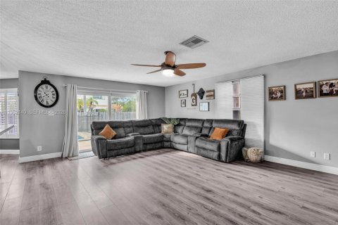 Villa ou maison à vendre à Davie, Floride: 4 chambres, 228.73 m2 № 2009048 - photo 25