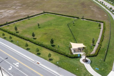House in Westlake, Florida 2 bedrooms, 189.71 sq.m. № 1223272 - photo 1