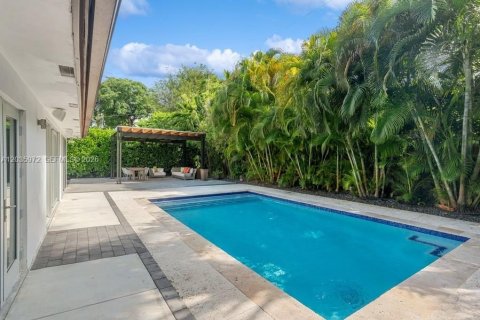 House in Miami, Florida 4 bedrooms, 227.8 sq.m. № 2088207 - photo 22