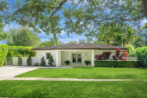 House in Miami, Florida 4 bedrooms, 227.8 sq.m. № 2088207 - photo 2