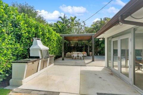 House in Miami, Florida 4 bedrooms, 227.8 sq.m. № 2088207 - photo 25