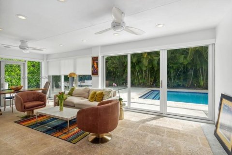 House in Miami, Florida 4 bedrooms, 227.8 sq.m. № 2088207 - photo 10