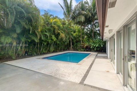 House in Miami, Florida 4 bedrooms, 227.8 sq.m. № 2088207 - photo 24