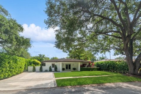 House in Miami, Florida 4 bedrooms, 227.8 sq.m. № 2088207 - photo 30