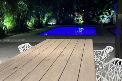 House in Miami, Florida 4 bedrooms, 227.8 sq.m. № 2088207 - photo 29