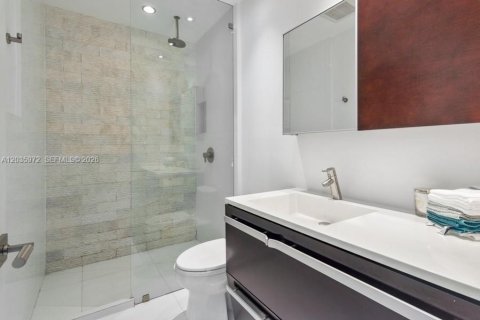 House in Miami, Florida 4 bedrooms, 227.8 sq.m. № 2088207 - photo 19