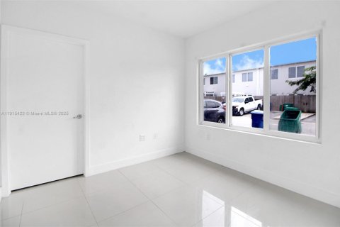 Adosado en venta en Homestead, Florida, 4 dormitorios, 129.88 m2 № 2016182 - foto 6