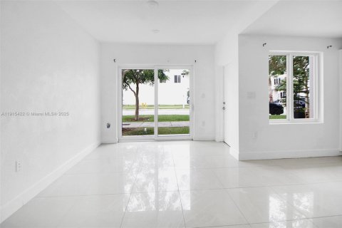 Adosado en venta en Homestead, Florida, 4 dormitorios, 129.88 m2 № 2016182 - foto 3