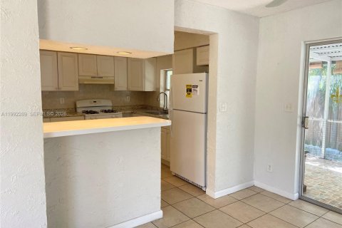 Casa en alquiler en Hollywood, Florida, 2 dormitorios, 118.54 m2 № 2063893 - foto 4