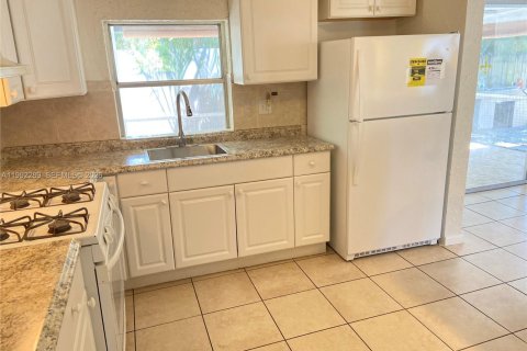 Casa en alquiler en Hollywood, Florida, 2 dormitorios, 118.54 m2 № 2063893 - foto 3