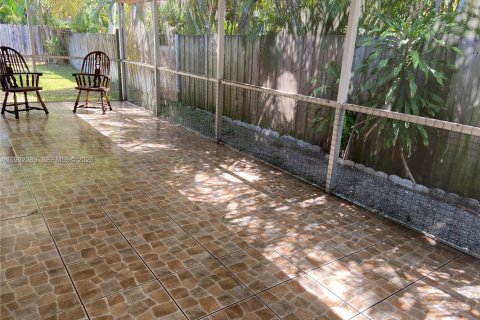 Casa en alquiler en Hollywood, Florida, 2 dormitorios, 118.54 m2 № 2063893 - foto 2