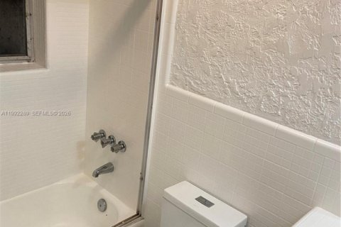 Casa en alquiler en Hollywood, Florida, 2 dormitorios, 118.54 m2 № 2063893 - foto 6