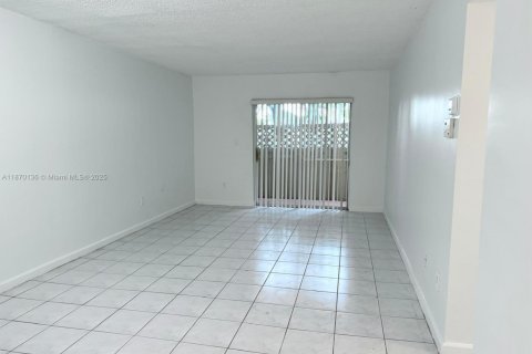 Condo in Miami, Florida, 2 bedrooms  № 1920036 - photo 7