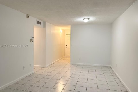 Condo in Miami, Florida, 2 bedrooms  № 1920036 - photo 8