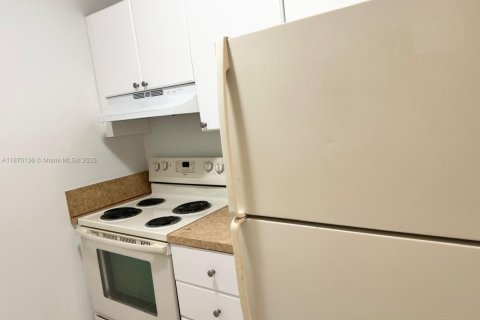 Condo in Miami, Florida, 2 bedrooms  № 1920036 - photo 9