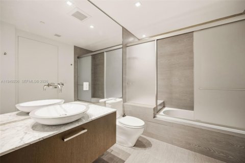 Condo in Miami, Florida, 2 bedrooms № 2006762 - photo 26