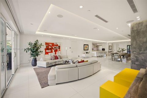 Condo in Miami, Florida, 2 bedrooms № 2006762 - photo 13