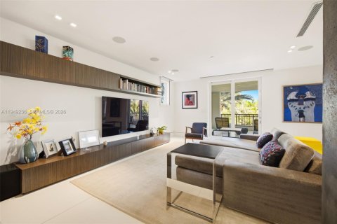 Condo in Miami, Florida, 2 bedrooms № 2006762 - photo 9