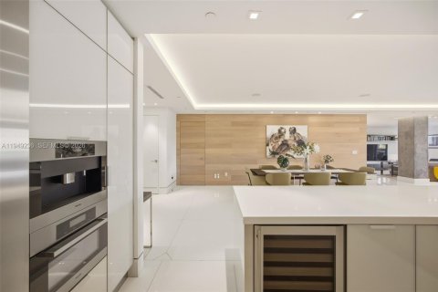 Condo in Miami, Florida, 2 bedrooms № 2006762 - photo 7