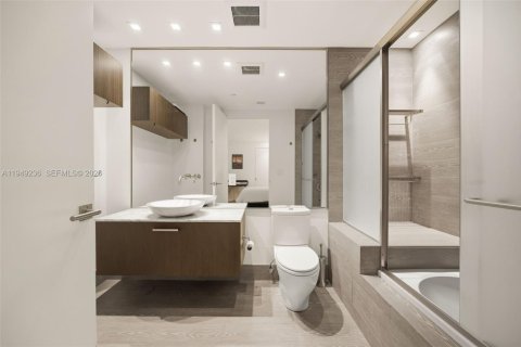 Condo in Miami, Florida, 2 bedrooms № 2006762 - photo 27