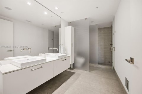 Condo in Miami, Florida, 2 bedrooms № 2006762 - photo 24