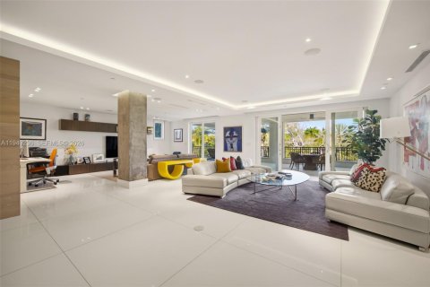 Condo in Miami, Florida, 2 bedrooms № 2006762 - photo 15