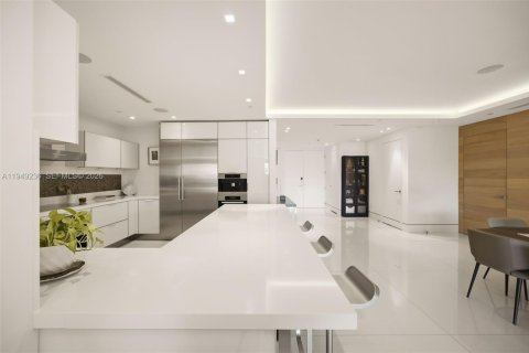 Condo in Miami, Florida, 2 bedrooms № 2006762 - photo 5