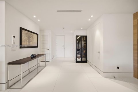 Condo in Miami, Florida, 2 bedrooms № 2006762 - photo 2