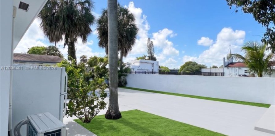 Villa ou maison à Hollywood, Floride 1 chambre, 213.12 m2 № 2084296