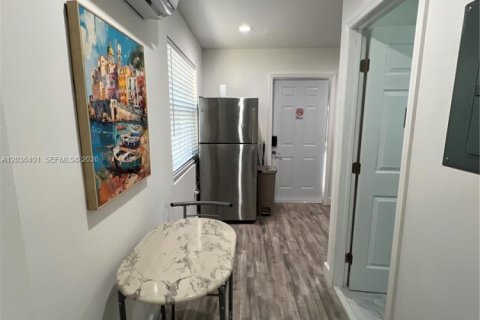 Villa ou maison à louer à Hollywood, Floride: 1 chambre, 213.12 m2 № 2084296 - photo 5