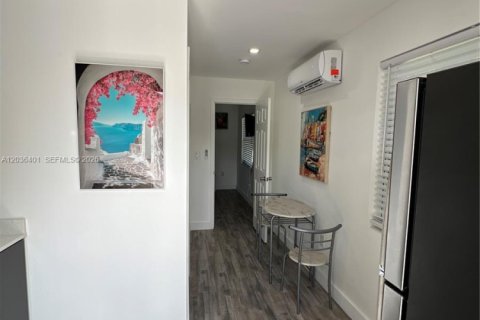 Villa ou maison à louer à Hollywood, Floride: 1 chambre, 213.12 m2 № 2084296 - photo 4