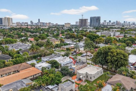 House in Hallandale Beach, Florida 3 bedrooms, 170.01 sq.m. № 2026088 - photo 14